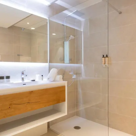 Otel La Garbine 4*
